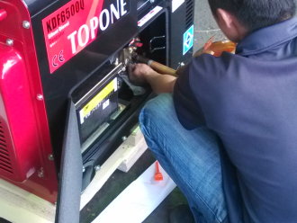 在屏東內埔的林老闆，因廟會的舞台車而有使用發電機的需求。